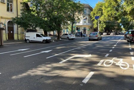 На перекрестках улицы Жуковского изменилось направление полос движения и установлены новые дорожные знаки (фото)