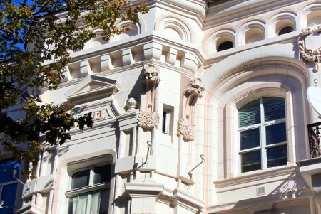 На Екатерининской есть уникальный дом, построенный в югендстиле (фоторепортаж) 