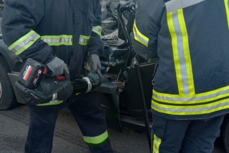 Одессит не справился с управлением и въехал в прицеп грузовика: полиция расследует обстоятельства ДТП на трассе Одесса-Киев (фото)