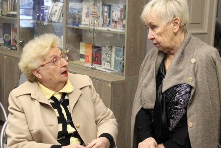Педагог с 60-летним стажем презентовала книгу для коллег из музыкальных заведений (фоторепортаж)