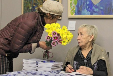 Педагог с 60-летним стажем презентовала книгу для коллег из музыкальных заведений (фоторепортаж)