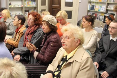 Педагог с 60-летним стажем презентовала книгу для коллег из музыкальных заведений (фоторепортаж)