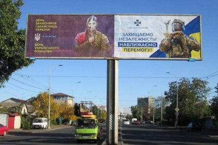 С верой в украинских защитников и защитниц: социальная реклама на улицах Одессы (фото)