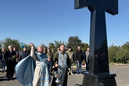 В Одессе установили Казацкий крест на месте захоронений военных (фото, видео)