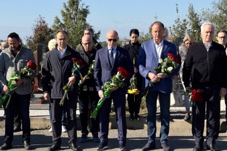 Покрова, казачество и защитники Украины: одесситы отмечают три праздника и помнят о своих героях (фоторепортаж)