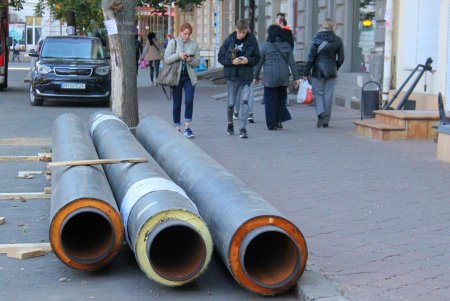 Из-за ремонтных работ перекресток Троицкой и Александровского проспекта временно закрыт для транспорта (фоторепортаж) 