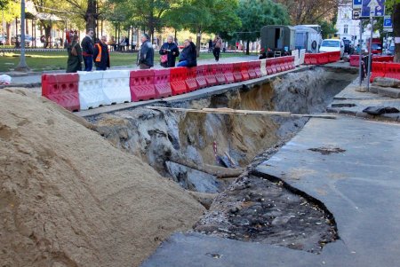 Из-за ремонтных работ перекресток Троицкой и Александровского проспекта временно закрыт для транспорта (фоторепортаж) 