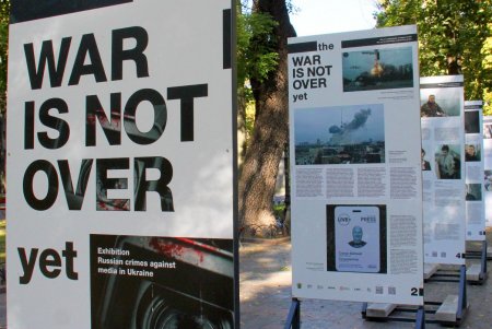 В Городском саду открылась фотовыставка The War Is Not Over Yet (фоторепортаж)