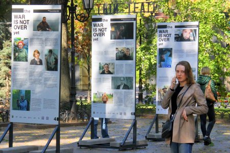 В Городском саду открылась фотовыставка The War Is Not Over Yet (фоторепортаж)