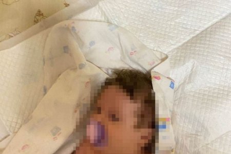 Мать оставила в люке возле Ленинградского шоссе полуторамесячного младенца, чтобы налегке отправиться по своим делам (фото)