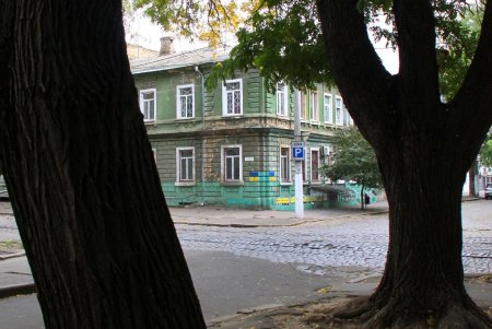 Старые дома, граффити и архитектурные сокровища улицы Кузнечной: воскресная прогулка по старой Одессе (фоторепортаж)