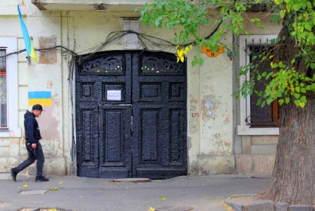 Старые дома, граффити и архитектурные сокровища улицы Кузнечной: воскресная прогулка по старой Одессе (фоторепортаж)