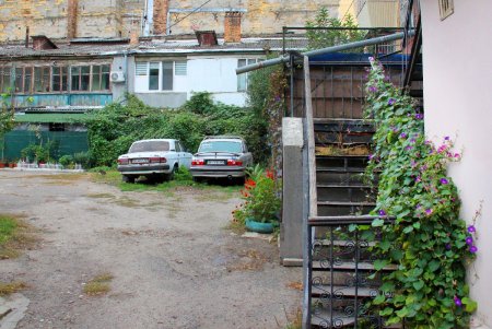 Старые дома, граффити и архитектурные сокровища улицы Кузнечной: воскресная прогулка по старой Одессе (фоторепортаж)