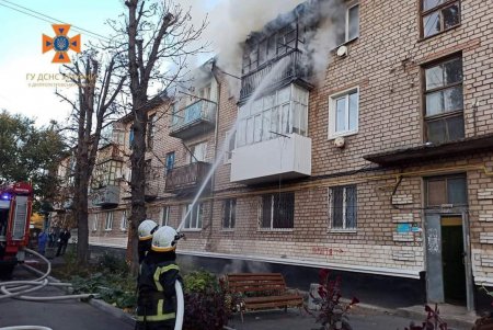 Спасатели ликвидируют последствия ракетных обстрелов объектов критической инфраструктуры в разных областях страны (фоторепортаж)