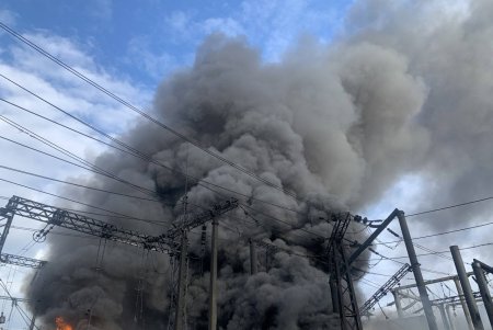 Спасатели ликвидируют последствия ракетных обстрелов объектов критической инфраструктуры в разных областях страны (фоторепортаж)
