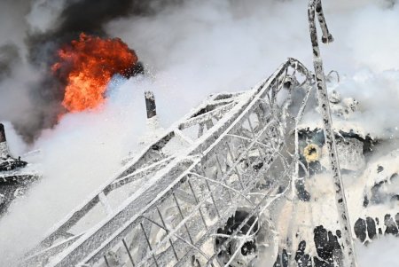 Спасатели ликвидируют последствия ракетных обстрелов объектов критической инфраструктуры в разных областях страны (фоторепортаж)