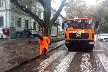 Коммунальные службы ликвидируют последствия непогоды (фото) 