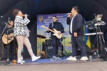 Благотворительный концерт в поддержку ВСУ провели в Одессе (фото)