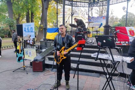 Благотворительный концерт в поддержку ВСУ провели в Одессе (фото)