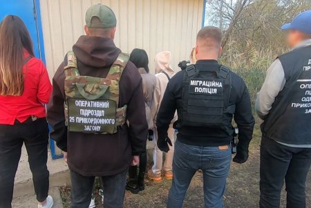 Жительница Коломыи пыталась вывезти через КПП «Маяки» четырех девушек для сексуальной эксплуатации за рубежом (фото, видео)