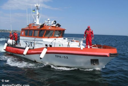 Суда, вышедшие из Черноморска с зерном, на день задержались в море из-за сообщения о мине