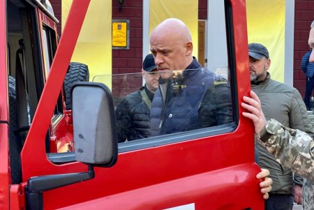 Волонтерам Одесского военно-исторического центра «Честь и Слава» передали автомобиль для перевозки останков павших героев (фото, видео)