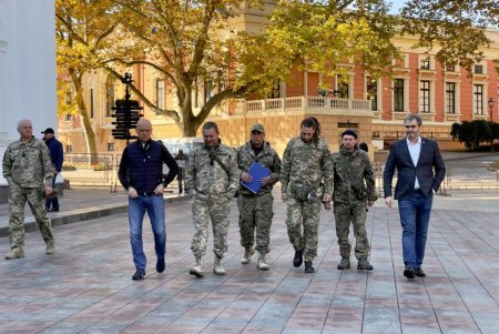 Волонтерам Одесского военно-исторического центра «Честь и Слава» передали автомобиль для перевозки останков павших героев (фото, видео)