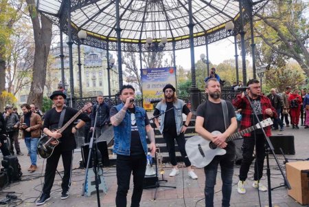 В Горсаду Одессы прошел благотворительный концерт в поддержку украинских защитников (фото)