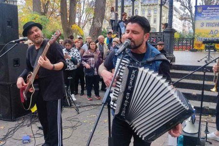 В Горсаду Одессы прошел благотворительный концерт в поддержку украинских защитников (фото)