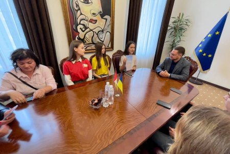 Одесские старшеклассники учат школьников экономить электроэнергию (фото)