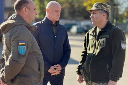 Одесский муниципалитет передал теробороне мобильный санитарный комплекс (фото)
