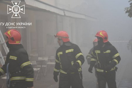 В центре города горит ресторанный комплекс  (обновлено) (видео) (добавлено фото)