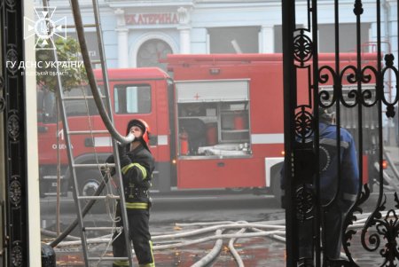В центре города горит ресторанный комплекс  (обновлено) (видео) (добавлено фото)