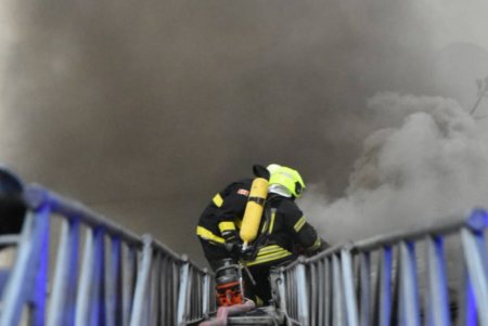 В центре города горит ресторанный комплекс  (обновлено) (видео) (добавлено фото)