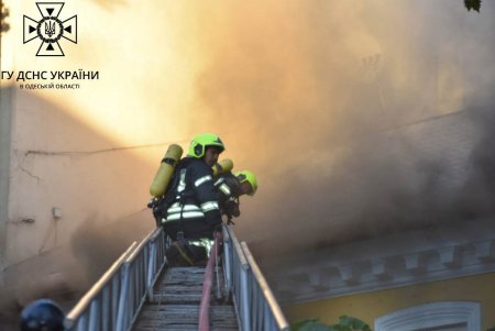 На Греческой горел ресторан: причина устанавливается (фото, видео) 