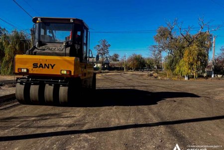 В Одесской области на границе с Молдовой ремонтируют дорожное покрытие автомагистрали (фото)