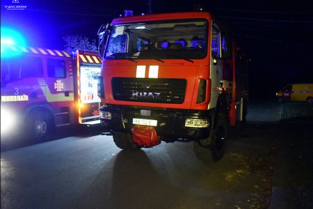 Российские оккупанты выпустили по Николаеву ракеты С-300: разрушен склад, повреждено здание и автомобили (фото)
