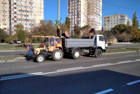 В пятницу работы по очистке дождеприемников коммунальщики выполнят на четырех локациях (фото)