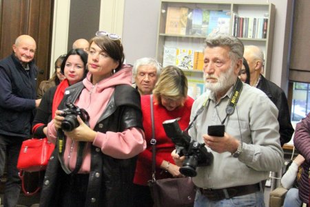 Графика и коллаж: в Одессе отрылась выставка одесской художницы (фоторепортаж)