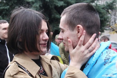 В Одесскую область из российского плена вернулись семь молодых бойцов (фото)
