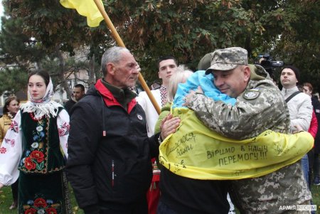 В Одесскую область из российского плена вернулись семь молодых бойцов (фото)