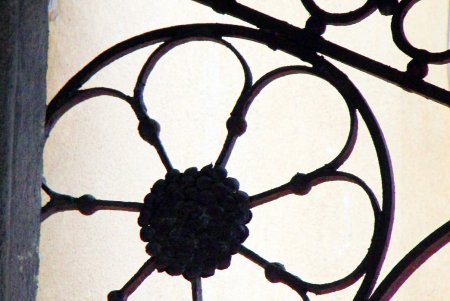 Улица Нежинская: купеческие дома, дворы-колодцы и новоделы, которые вписались в общую старинную атмосферу (фоторепортаж) 