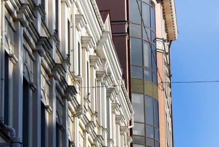 Улица Нежинская: купеческие дома, дворы-колодцы и новоделы, которые вписались в общую старинную атмосферу (фоторепортаж) 