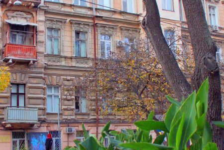 Улица Нежинская: купеческие дома, дворы-колодцы и новоделы, которые вписались в общую старинную атмосферу (фоторепортаж) 