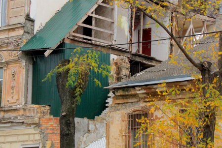 Улица Нежинская: купеческие дома, дворы-колодцы и новоделы, которые вписались в общую старинную атмосферу (фоторепортаж) 