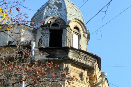 Улица Нежинская: купеческие дома, дворы-колодцы и новоделы, которые вписались в общую старинную атмосферу (фоторепортаж) 