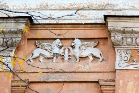 Улица Нежинская: купеческие дома, дворы-колодцы и новоделы, которые вписались в общую старинную атмосферу (фоторепортаж) 