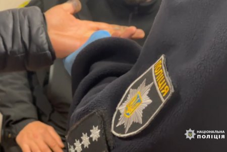 В Лузановке пьяный приезжий нанес двум горожанам многочисленные ножевые ранения: медики пытаются их спасти (фото, видео)