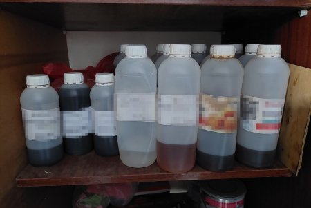 Житель Белгород-Днестровского района организовал на дому нелегальное производство сигарет и алкоголя сомнительного происхождения (фото, видео)