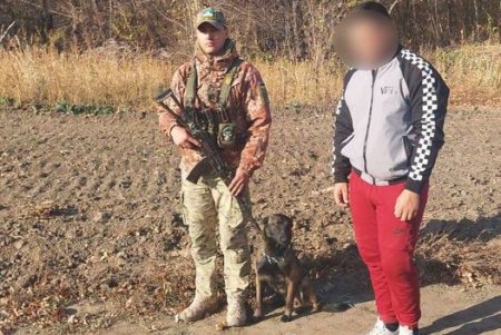 Пограничники задержали трех нарушителей, пытавшихся незаконно пересечь границу с Молдовой: одного из беглецов догнала служебная собака (фото)